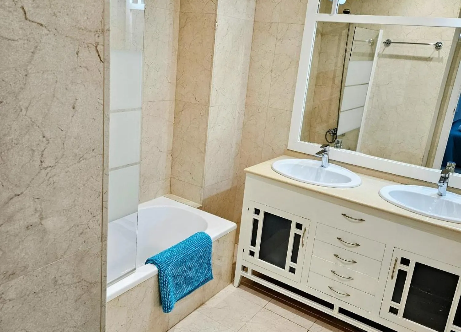 Appartement Duquesa Regents Apt, Large Balcony With Spectacular Sea Views Close To Port And Beach Manilva